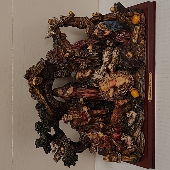 Nativity from the Goldenvale Collection - Picture 3 of 17